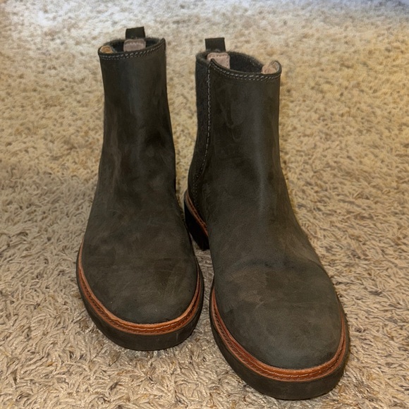 Clarks Men’s Dark Gray Boots - Picture 1 of 4